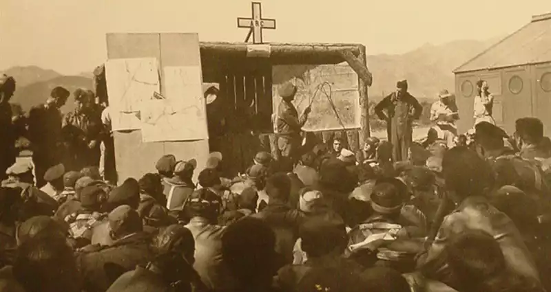 An Outdoor Mission Briefing. Photo by Quentin Kaiser.