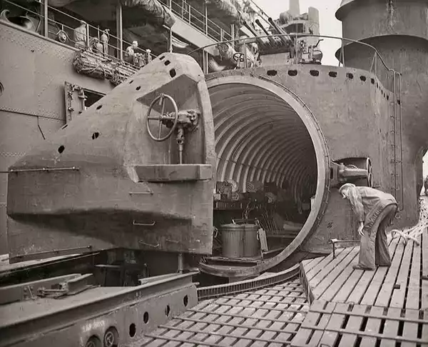 Japanese I-400 aircraft carrier submarine