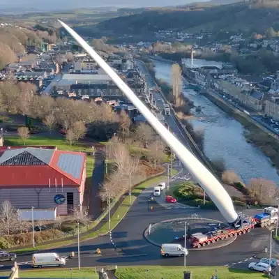 Transporting turbine blades