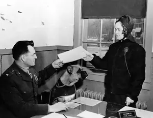 Woman guard gets orders from LTCol C M Knowles Dec 31, 1942